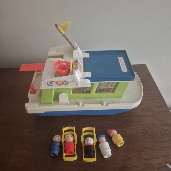 Colorful Toy Boat with Figures - Picture 2 of 9